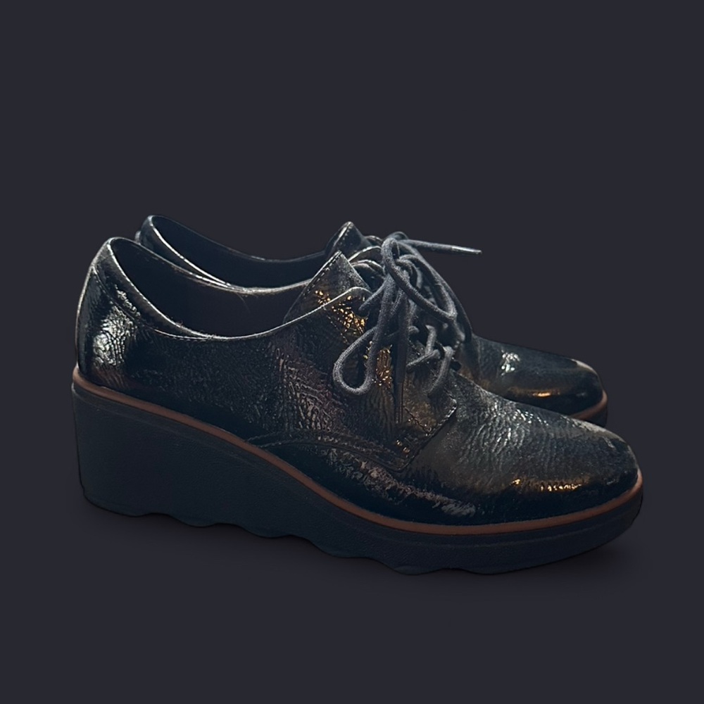 clarks shiny black platform loafers